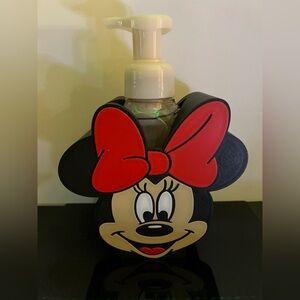 Minnie Mouse bath and body work soap holder